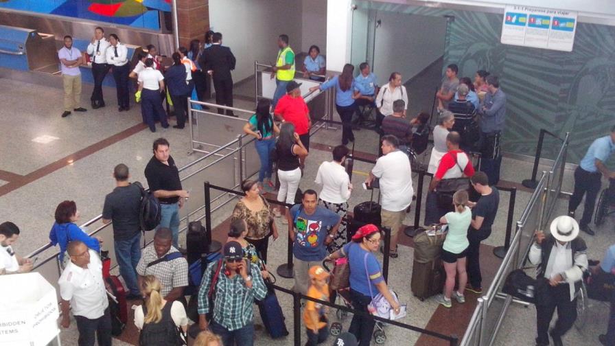 Tormenta de nieve en Estados Unidos atrasa vuelos en aeropuertos