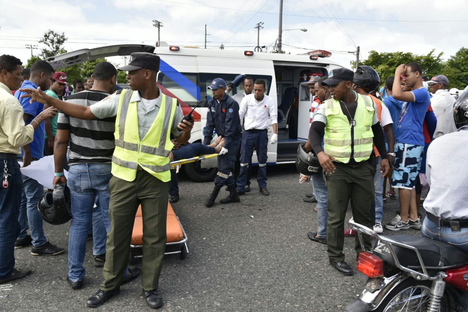 Accidente en la avenida Máximo Gómez en el que dos estudiantes de la Universidad Nacional Evangélica fueron atropelladas.