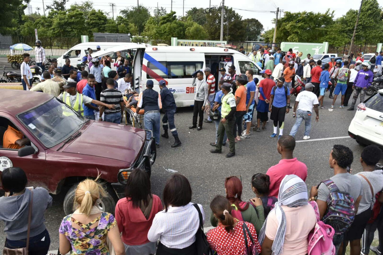 Accidente en la avenida Máximo Gómez en el que dos estudiantes de la Universidad Nacional Evangélica fueron atropelladas.