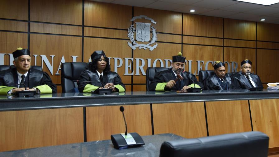Tribunal Superior Electoral destituye regidora del PRM en Santo Domingo Este