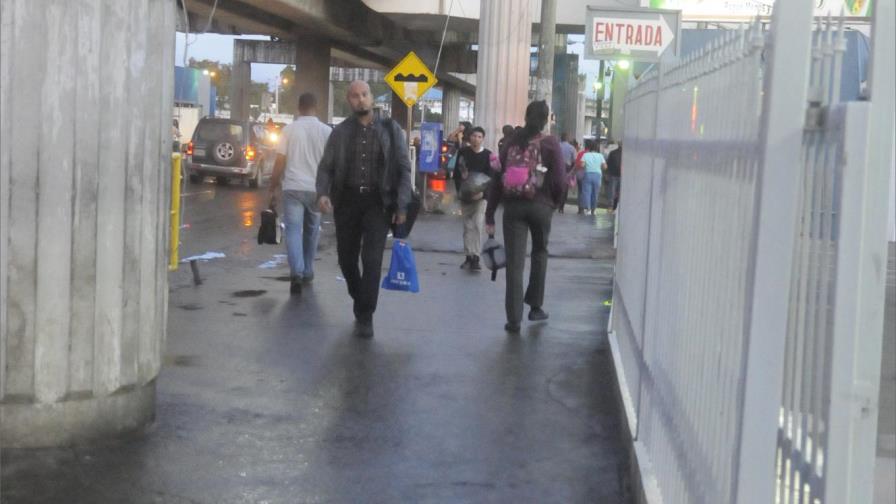 Ayuntamiento asegura comunitarios apoyan desalojo de buhoneros de parada Mamá Tingo 