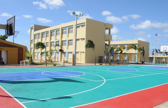 Presidente Medina entrega dos nuevas escuelas en Santo Domingo Norte