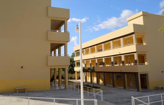 Presidente Medina entrega dos nuevas escuelas en Santo Domingo Norte