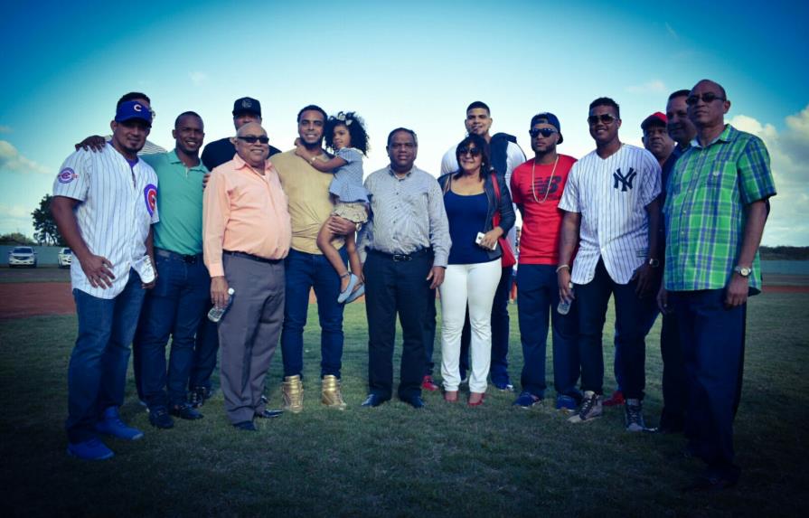  Nelson Cruz y Robinson Canó dieron clínicas de béisbol en Montecristi