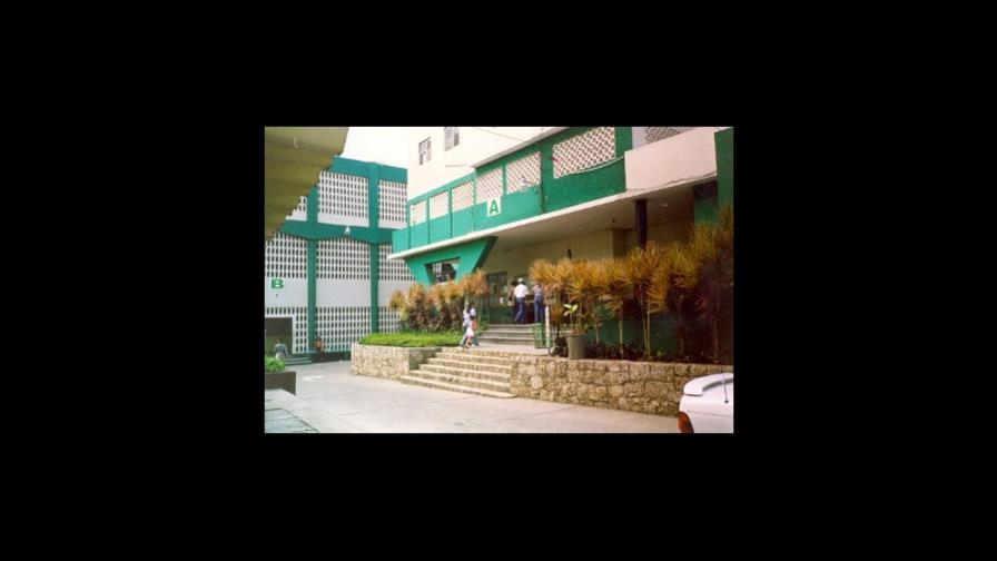 Utesa suspende profesor tras aparecer desnudo en fotos que circulan en redes sociales Utesa suspende profesor tras aparecer desnudo en fotos que circulan en redes sociales