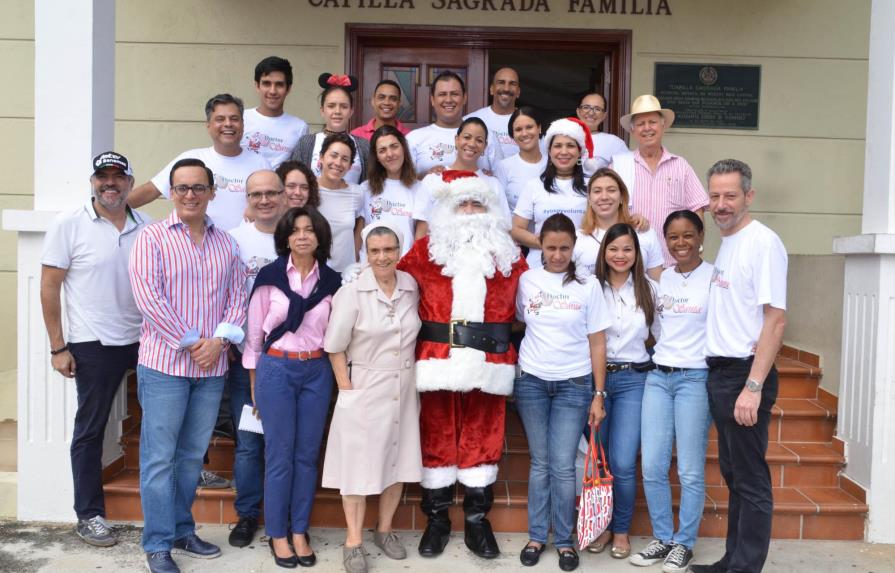 Doctor Santa sorprende a niños del hospital Robert Reid Cabral