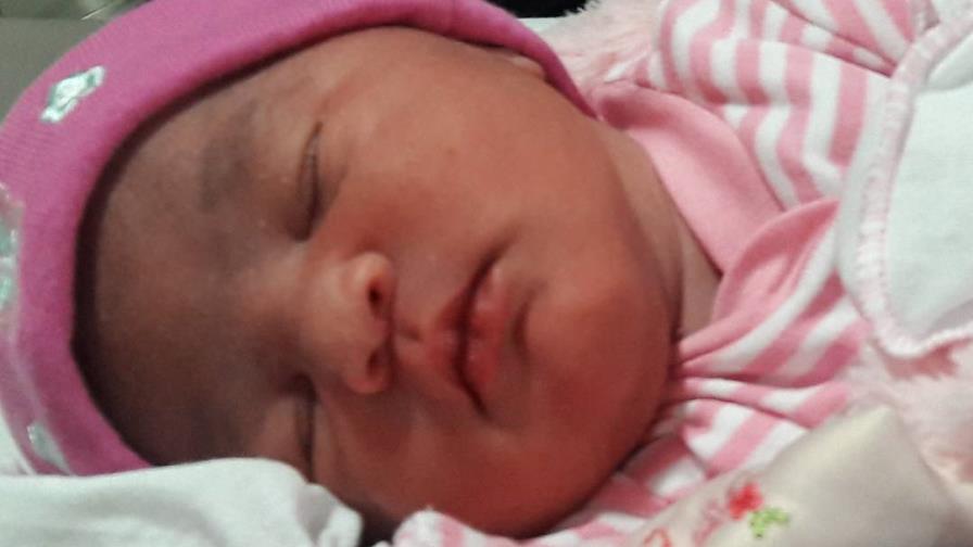 Difunden las primeras imágenes de hija de La Insuperable y Toxic Crow 