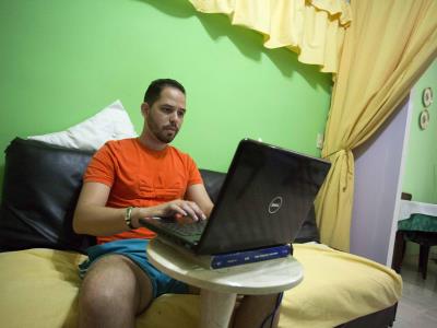 Termina primera ronda de diálogos en Cuba por precios internet