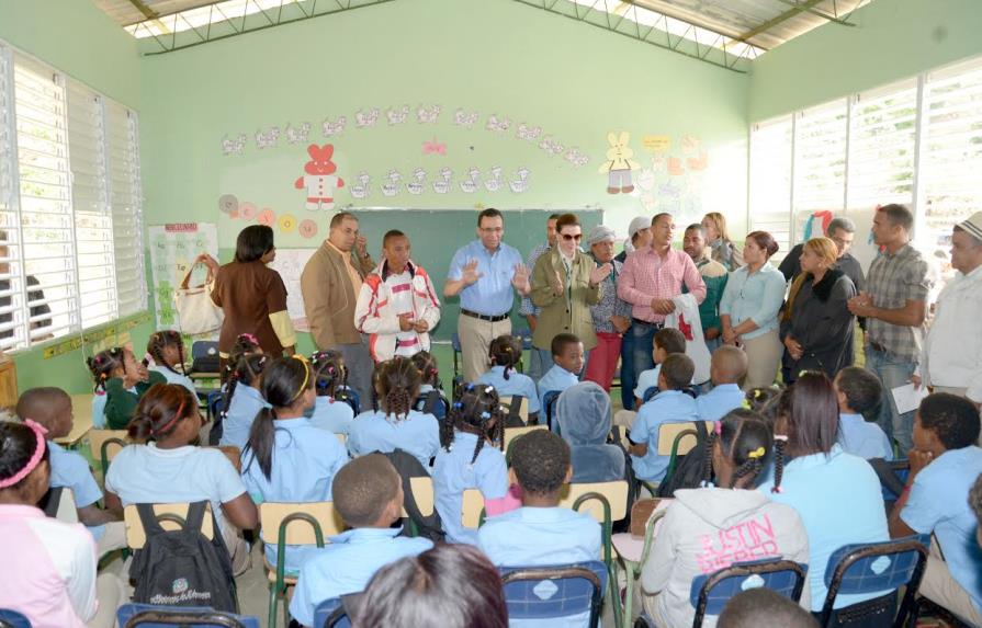 Ministro de educación visita escuelas en las montañas de Padre Las Casas