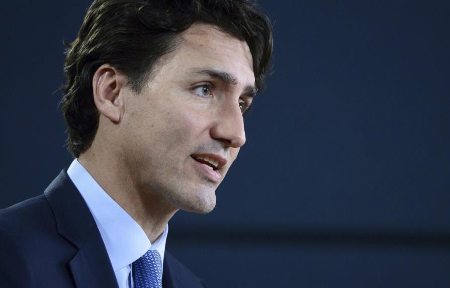 Investigan si primer ministro de Canadá infringió ética con sus vacaciones 