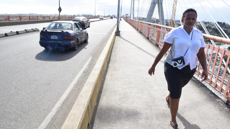 Choferes advierten que el puente de La 17 está temblando más de lo normal