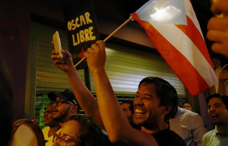 Puertorriqueños celebran conmutación de pena de Óscar López 