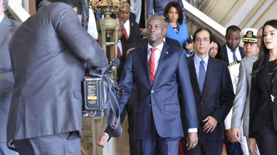 Moïse se compromete a dotar de pasaportes a 30 mil haitianos que viven en República Dominicana
