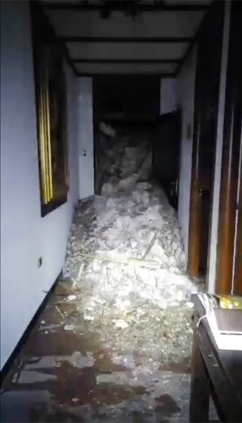 IT10 FARINDOLA (ITALIA) 19/1/2017 Imagen de un video facilitada por la Guardia Financiera a primera hora de hoy, 19 de enero de 2017, del interior del hotel Rigopiano.