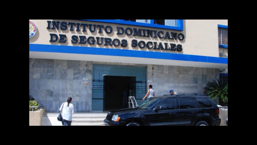 Presidente Medina traspasa los hospitales del IDSS al Servicio Nacional de Salud