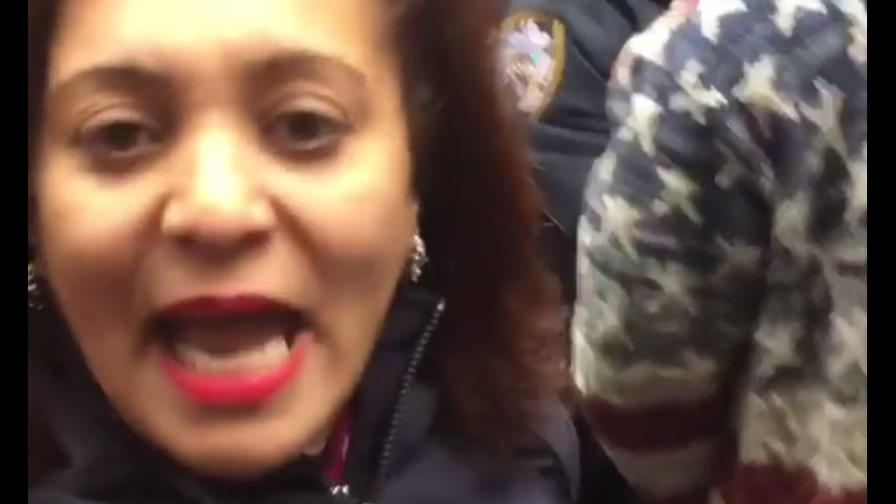 Arrestan durante protesta a la senadora estatal dominicana Marisol Alcántara