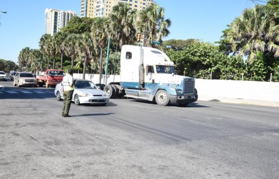Desvío de camiones por el  Malecón entapona otras vías de la ciudad