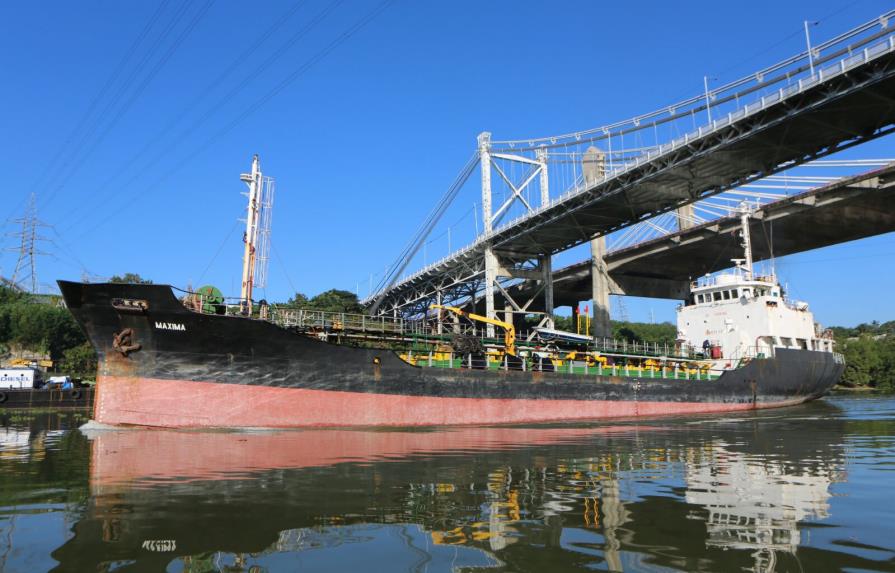 Continúan retiro de barcos de ríos Ozama e Isabela