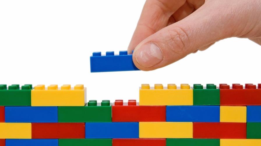 La Universidad de Cambridge busca un profesor de Lego