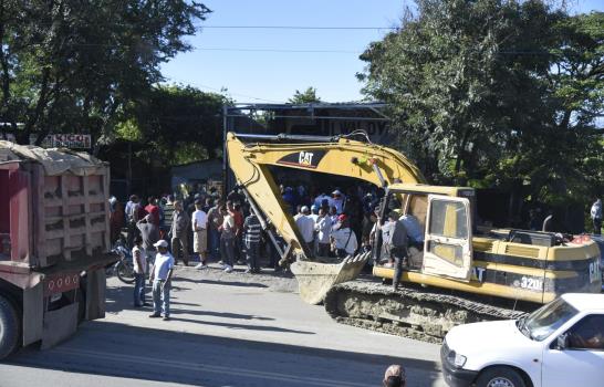 Autoridades comienzan el desalojo del barrio  Nueva York  Chiquito en Santiago