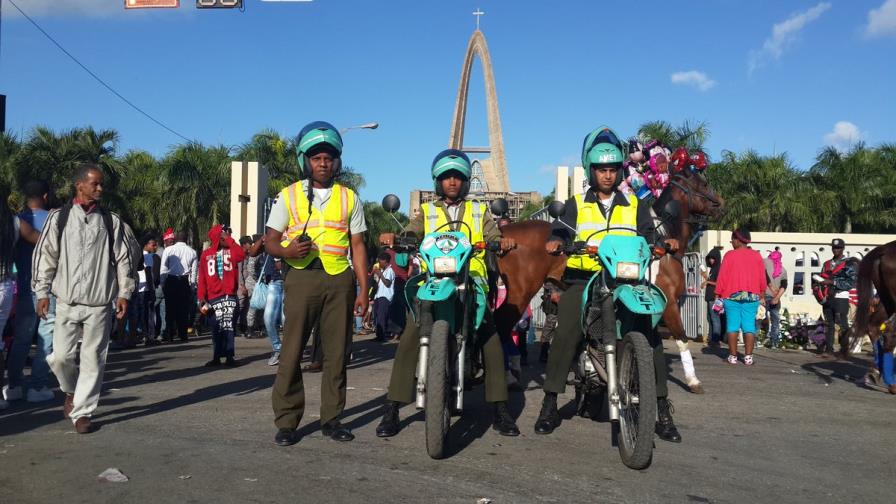 Más de mil personas han sido asistidas este sábado por autoridades dominicanas 
