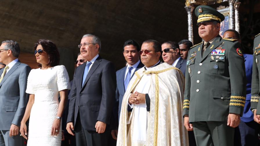 Danilo Medina pide a la Virgen de la Altagracia “nos guíe siempre” 