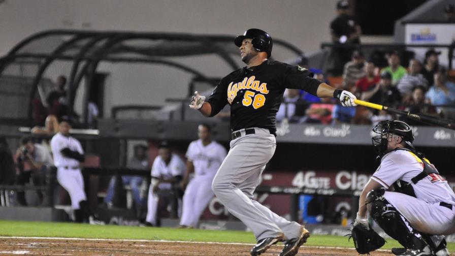 Así quedó el vehículo en el que viajaba el pelotero Andy Marte
Así quedó el vehículo en el que viajaba el pelotero Andy Marte
Así quedó el vehículo en el que viajaba el pelotero Andy Marte