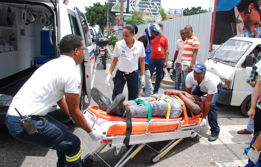 Mueren dos personas y cuatro resultan heridas tras deslizamiento de vehículo en autopista Duarte