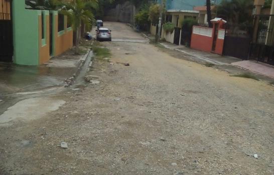Demandan reparación de calles en sector de Villa Mella