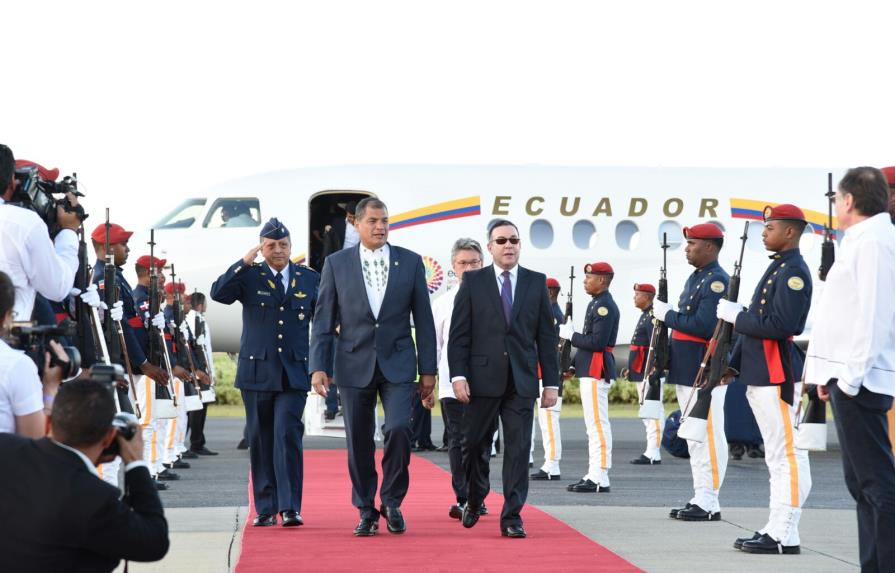 Evo Morales y Rafael Correa llegan para cumbre de la CELAC
