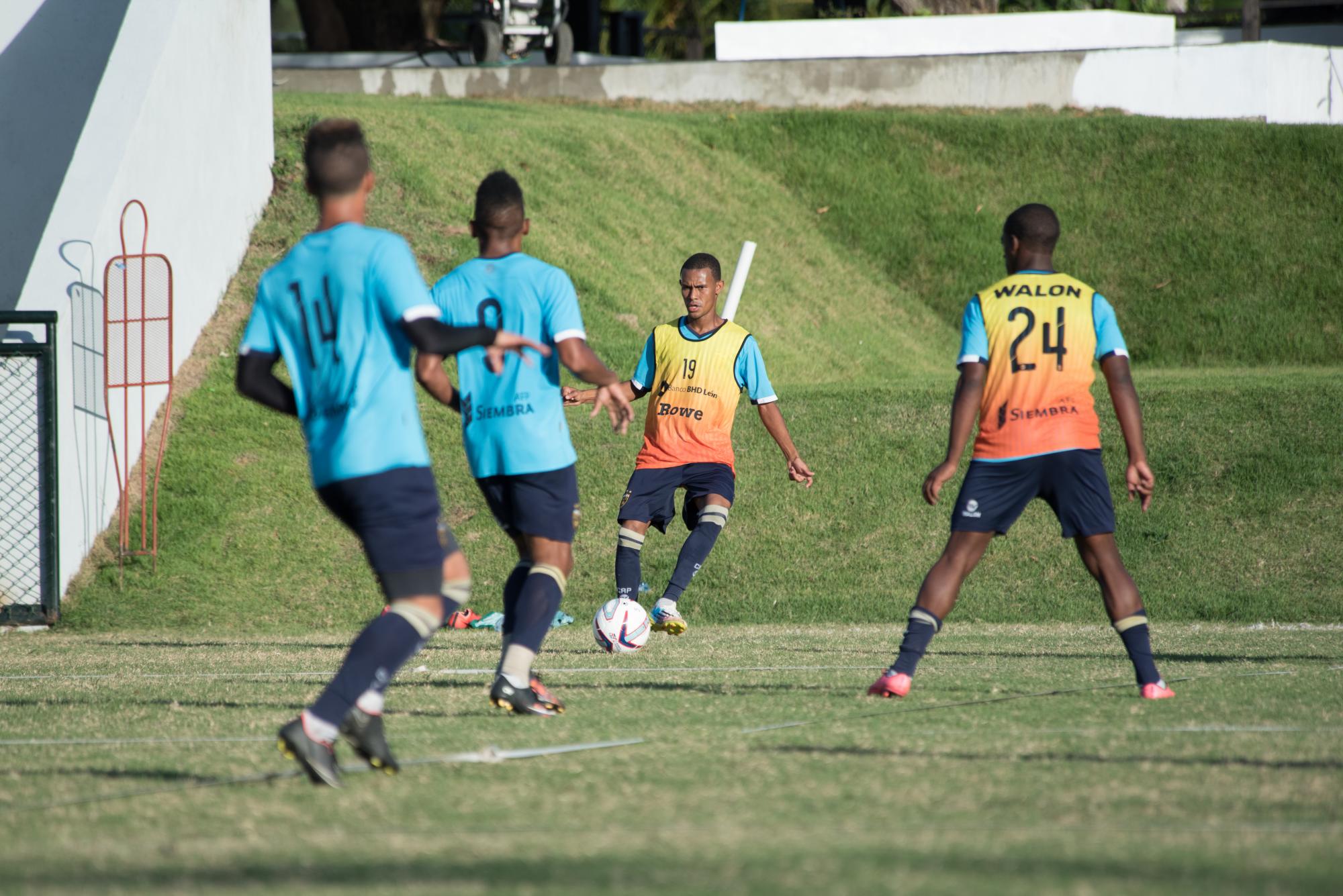 Una gran parte de los jugadores del Pantoja son de diferentes partes del país, algunos de ellos juegan por años con Los Guerreros.