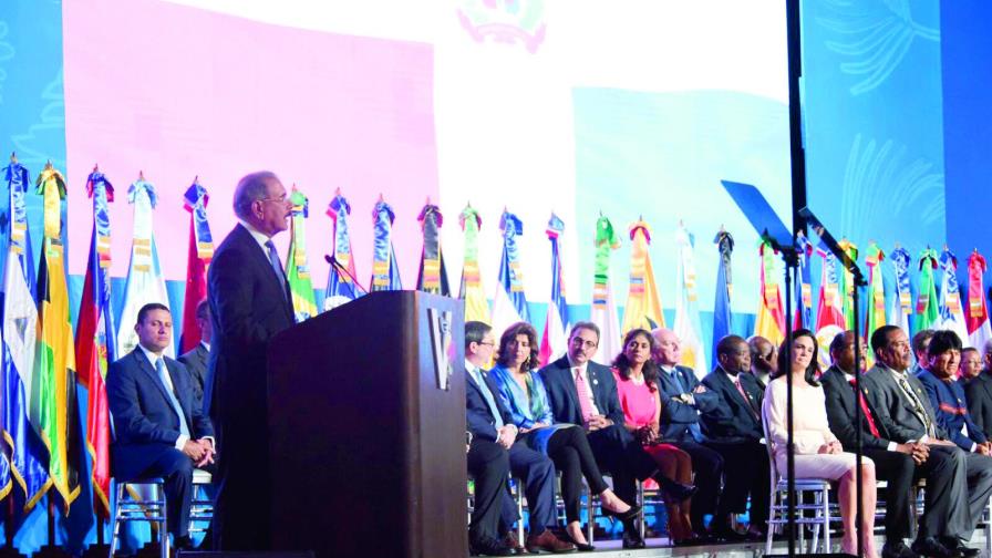 Medina advierte sobre cambios en la economía por Donald Trump y Brexit