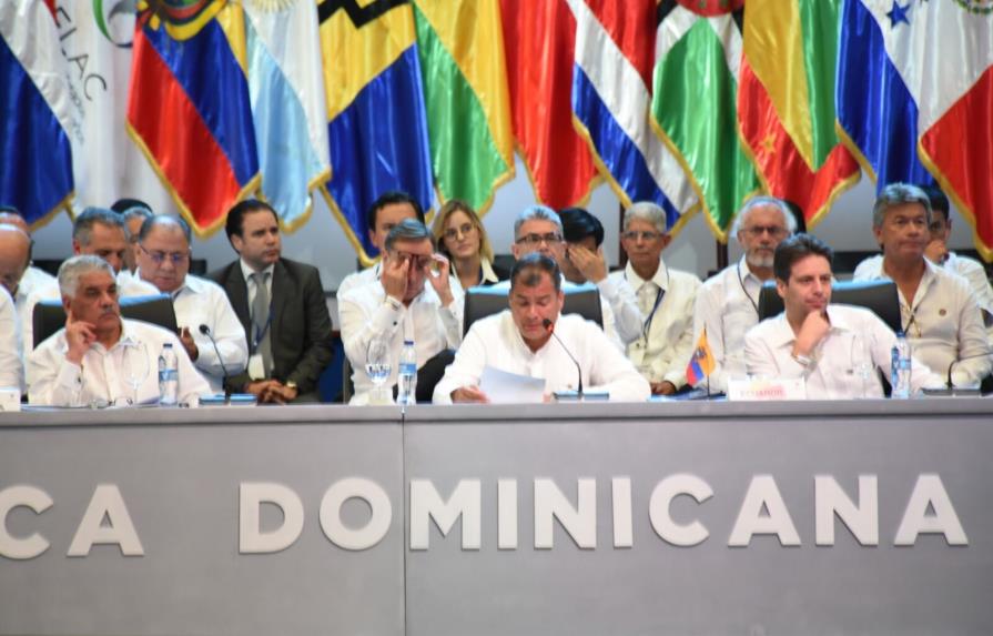 Correa pide dirimir conflictos en la CELAC y no ante la OEA