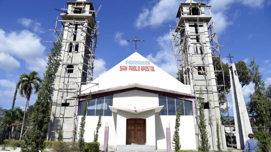 Feligreses de iglesias en Santiago querían seguir con sus sacerdotes