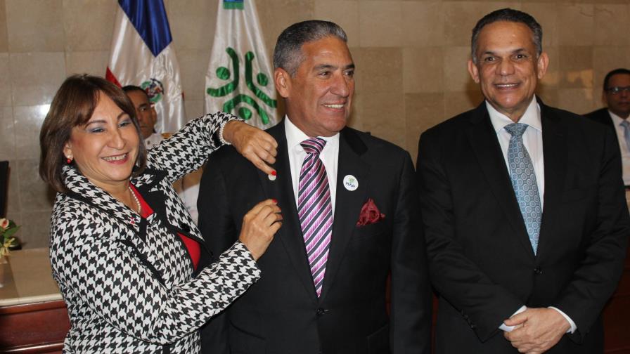 El Estado reconoció con la Medalla al Mérito a 1, 255 servidores públicos El Estado reconoció con la Medalla al Mérito a 1, 255 servidores públicos