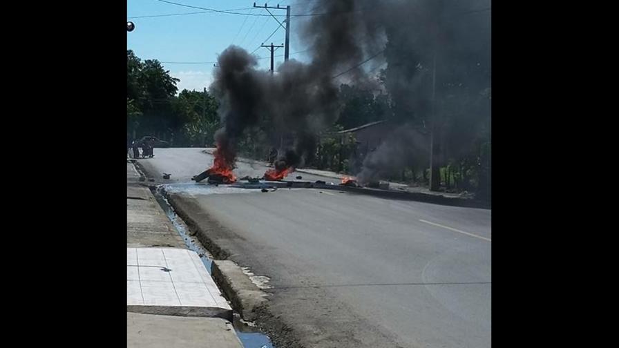 Protestan en Villa Tapia por desborde de aguas residuales Protestan en Villa Tapia por desborde de aguas residuales