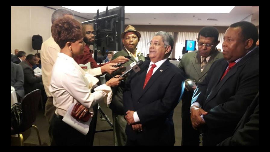 Fenacerd advierte alza del dólar y falta de circulante afectan capacidad de compra de dominicanos