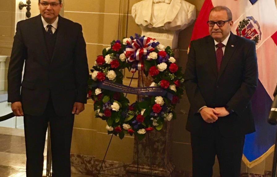 Realizan ofrenda floral a busto de Juan Pablo Duarte en Washington