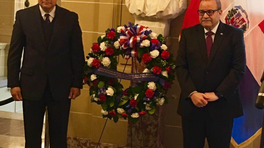 Realizan ofrenda floral a busto de Juan Pablo Duarte en Washington