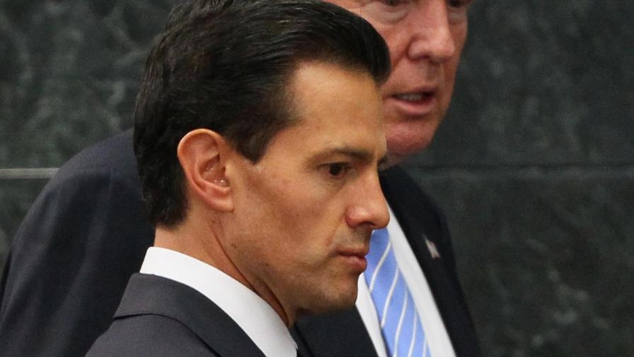 Trump desata escalada de tensión con México, incluyendo “idea” de un arancel