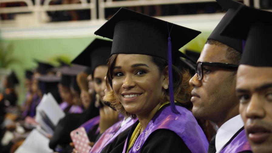 Más de 1,400 profesionales se gradúan de la O&M Más de 1,400 profesionales se gradúan de la O&M