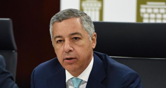 Ministro de Hacienda anuncia aumento para la Policía Nacional y los militares 