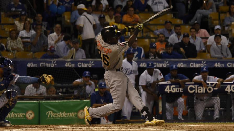 Águilas resurgen como el ave Fénix, destrozan al Licey y fuerzan el 9no