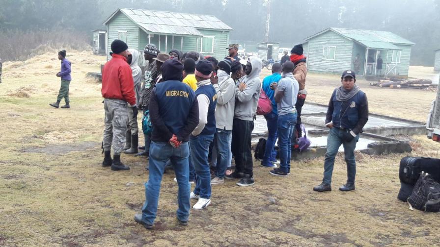 Agricultores sembraron ayer en zona de Valle Nuevo, a pesar de prohibición MA Agricultores sembraron ayer en zona de Valle Nuevo, a pesar de prohibición MA