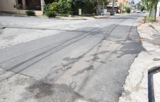 Obras Públicas corrige varios problemas en vías de la capital