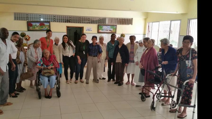 Ágora Mall lleva alegría junto a sus clientes a 800 niños y ancianos