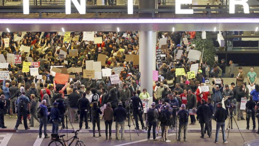 Algunos republicanos cuestionan la orden de Trump 