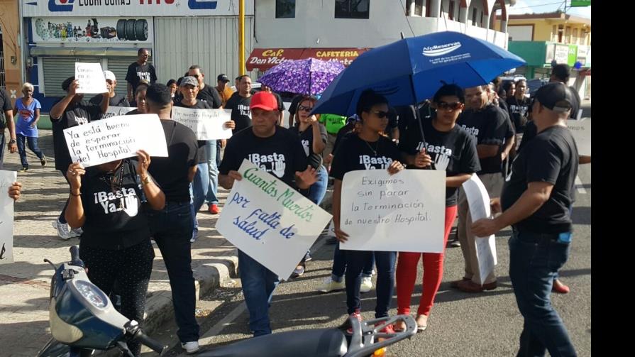 Protestan en El Seibo por la terminación del hospital Teófilo Hernández
