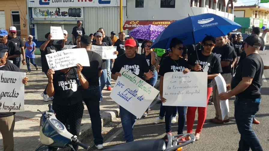 Protestan en El Seibo por la terminación del hospital Teófilo Hernández Protestan en El Seibo por la terminación del hospital Teófilo Hernández