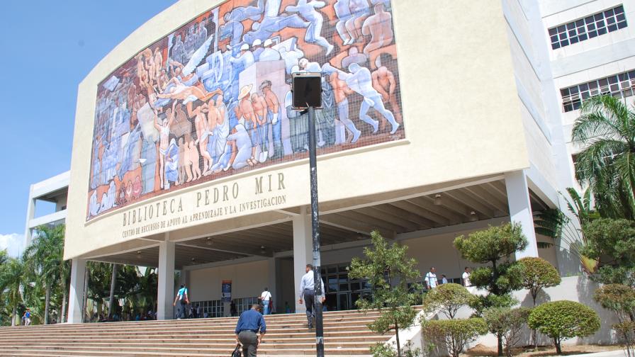 Paro de los profesores de la UASD bloquea el inicio del semestre